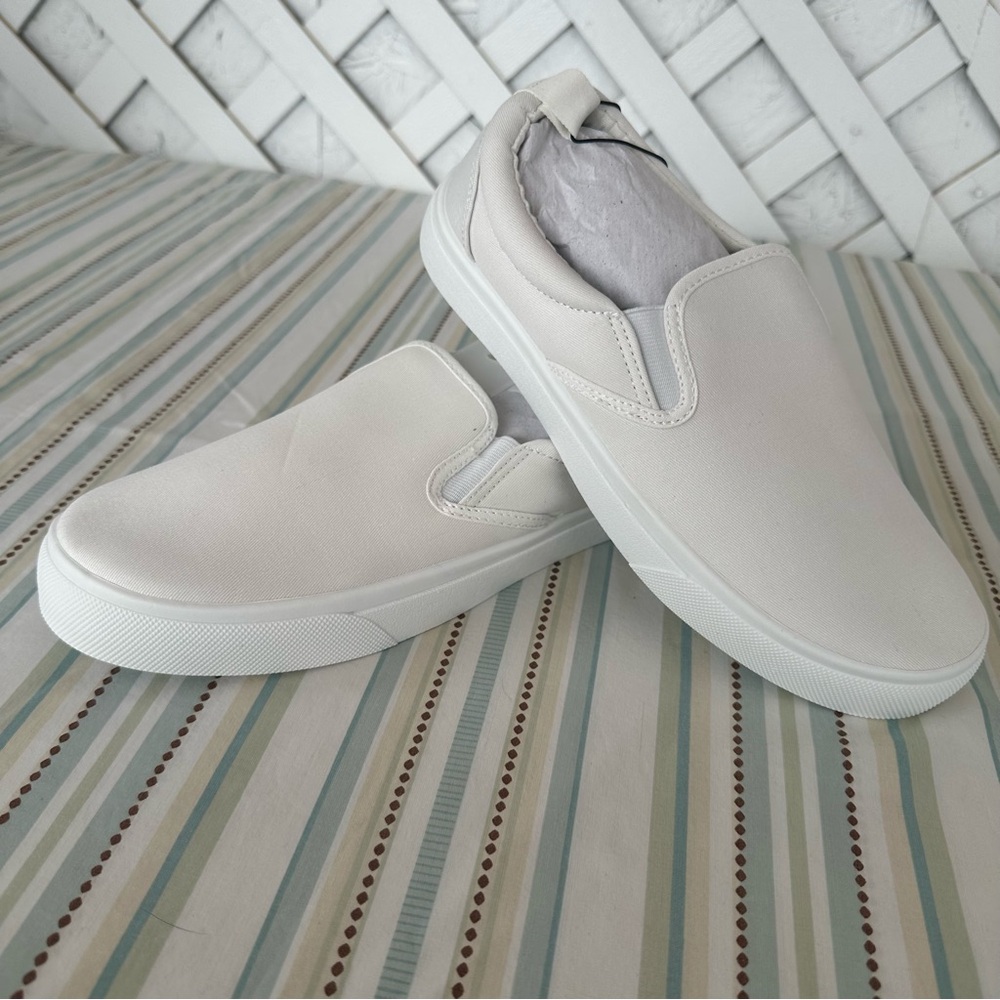 Maurices SuperCush Kate White Slip On Sneaker Size 9.5
